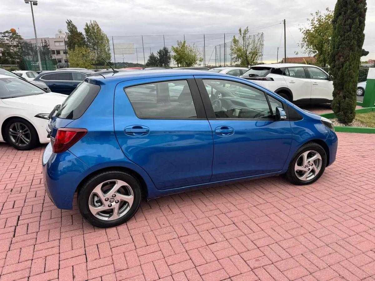toyota-yaris-2015-hibrido-a-gasolina-1497cc
