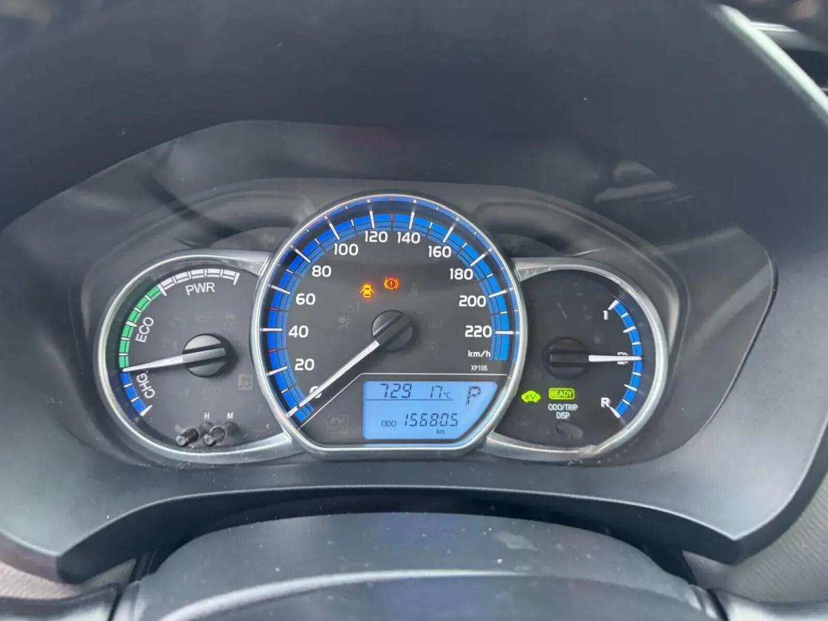 toyota-yaris-2015-hibrido-a-gasolina-1497cc