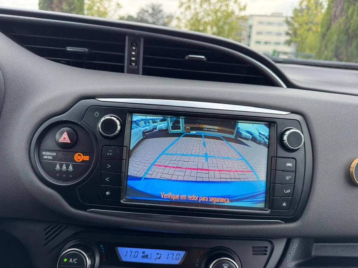 toyota-yaris-2015-hibrido-a-gasolina-1497cc