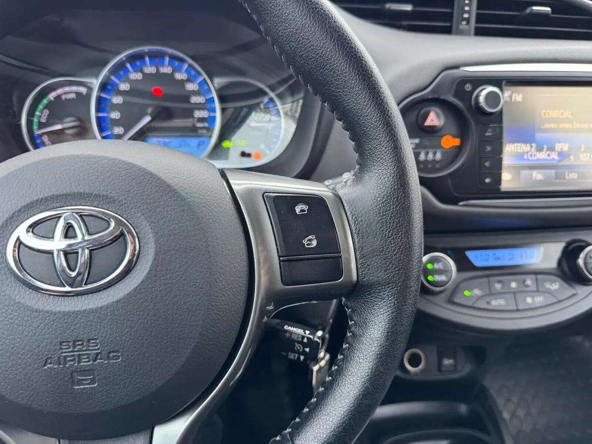 toyota-yaris-2015-hibrido-a-gasolina-1497cc