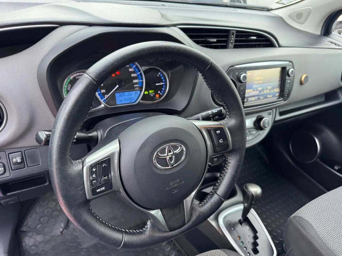 toyota-yaris-2015-hibrido-a-gasolina-1497cc