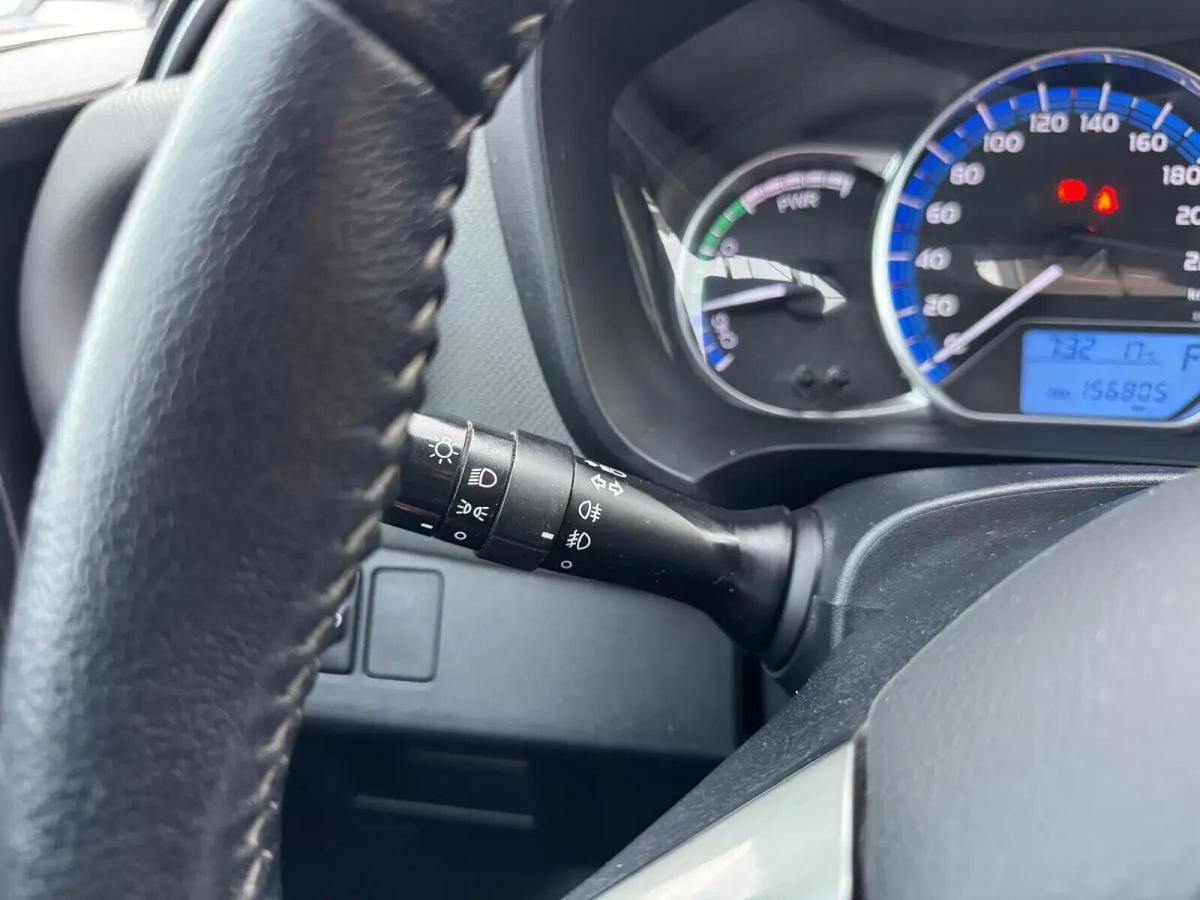toyota-yaris-2015-hibrido-a-gasolina-1497cc