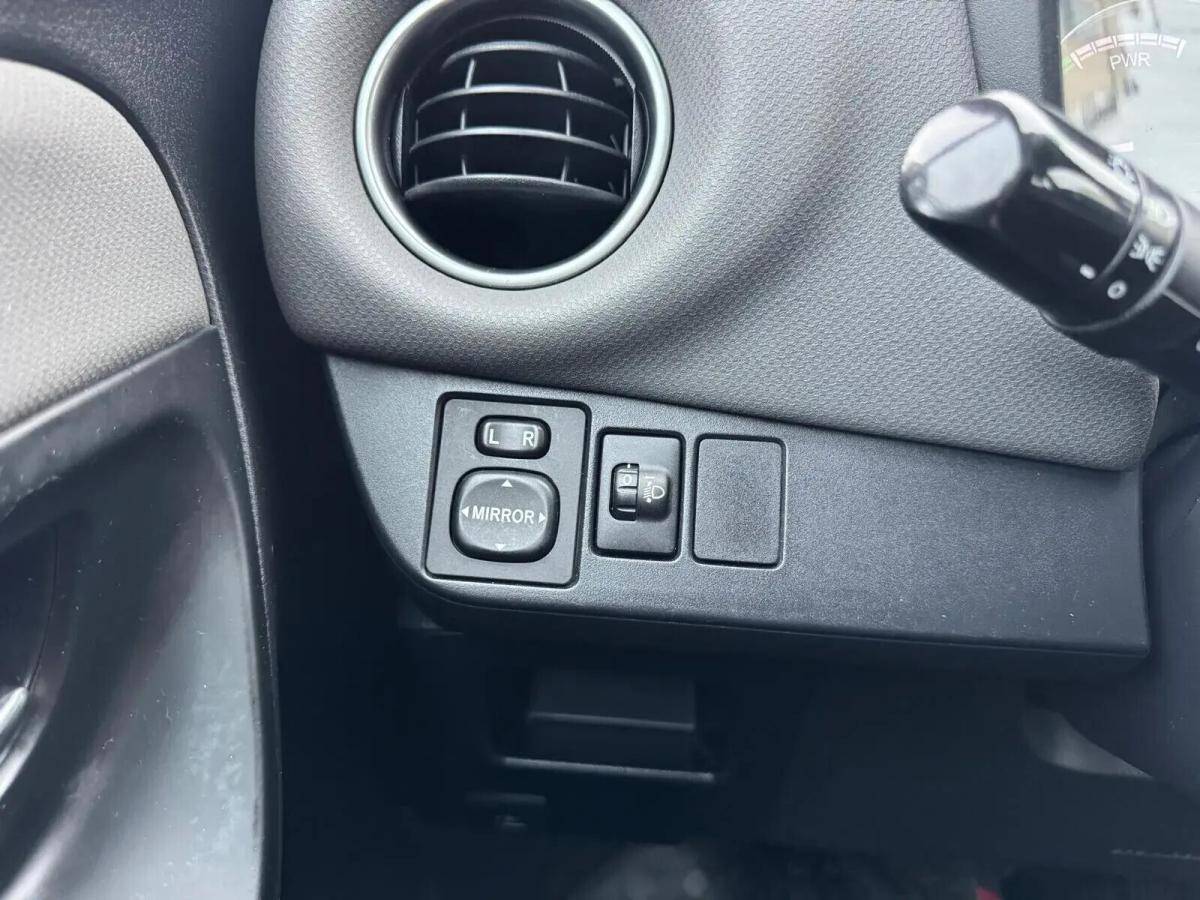 toyota-yaris-2015-hibrido-a-gasolina-1497cc