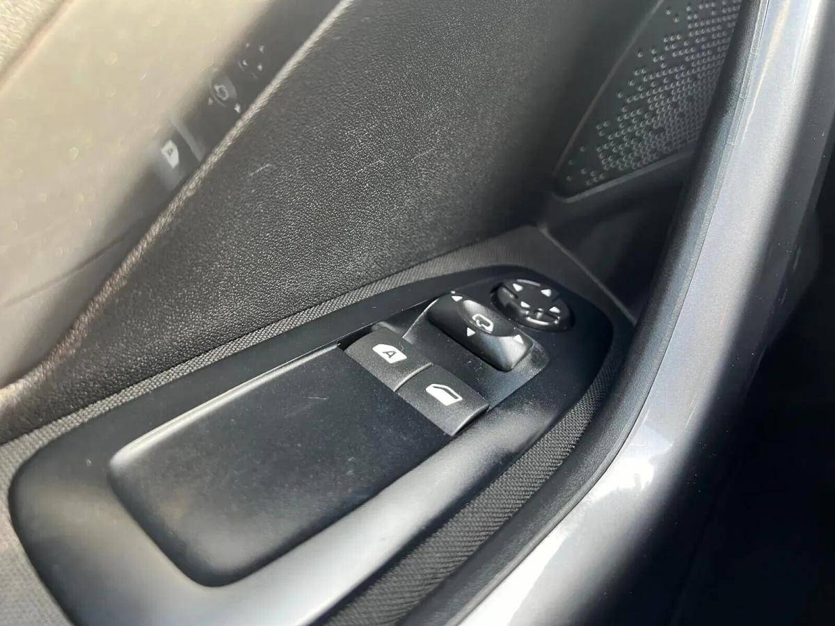 peugeot-2008-2017-gasolina-1199cc