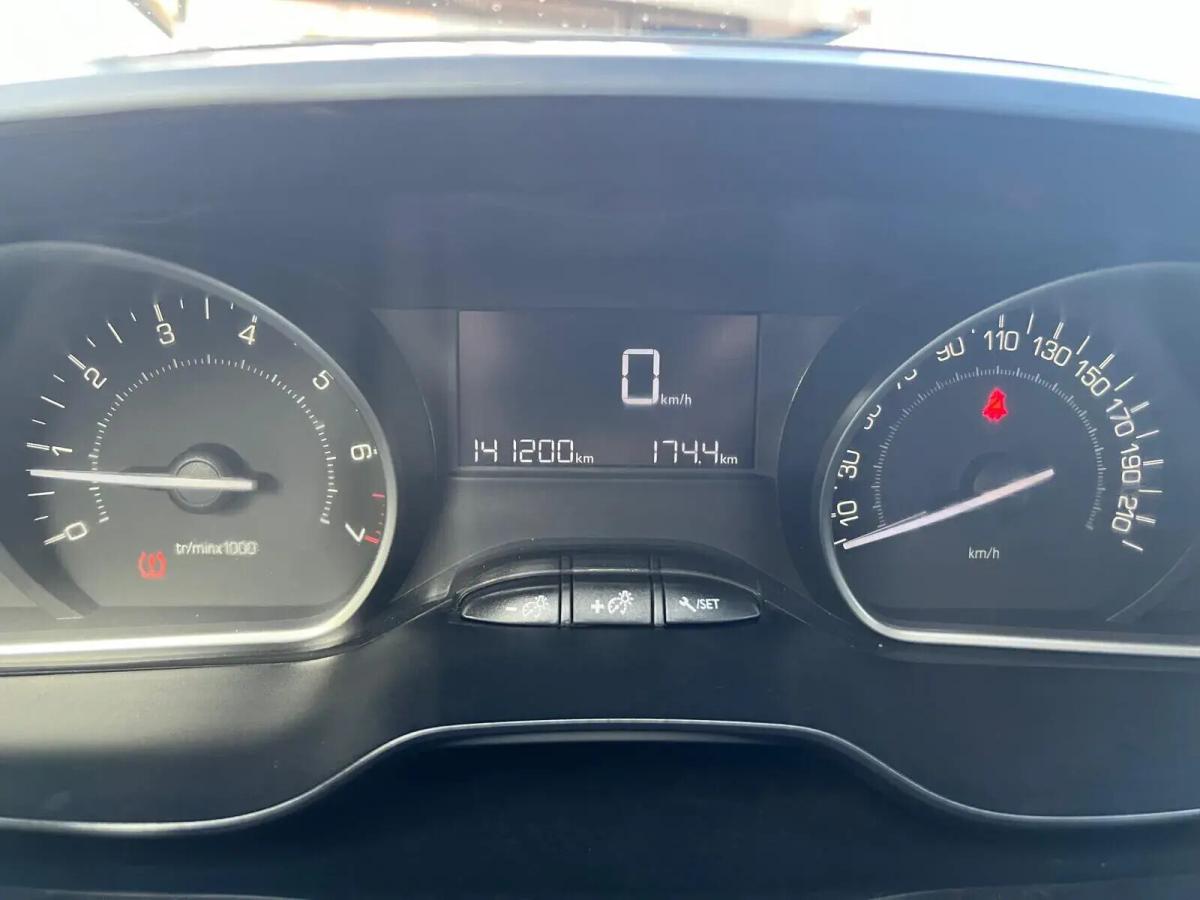 peugeot-2008-2017-gasolina-1199cc