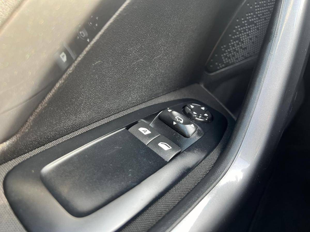 peugeot-2008-2017-gasolina-1199cc