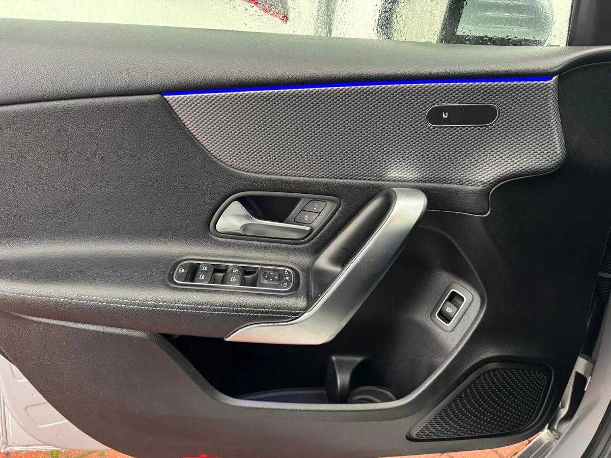 mercedes-benz-classe-a-a-180-limousine-auto-style-plus-gps-led-2019-diesel-1461cc