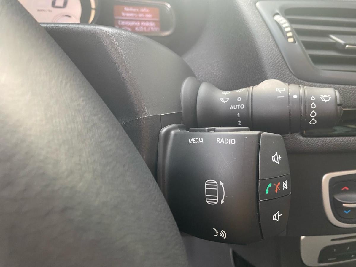 renault-megane-sport-tourer-2015-diesel-1461cc