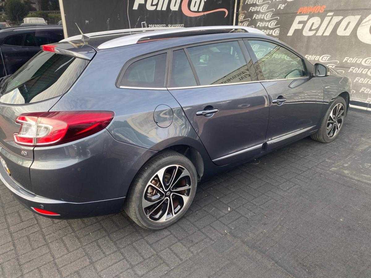 renault-megane-sport-tourer-2015-diesel-1461cc
