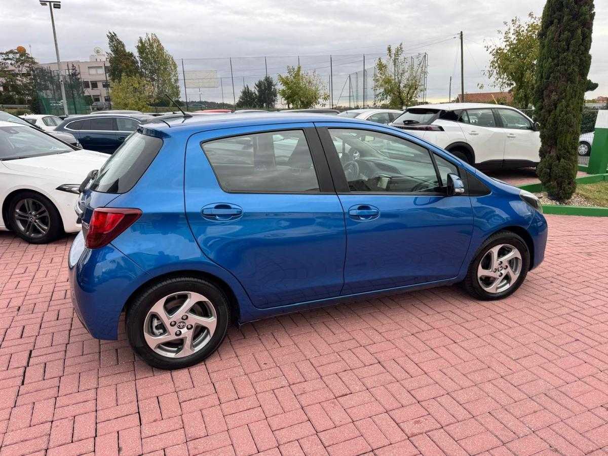 toyota-yaris-2015-hibrido-a-gasolina-1497cc