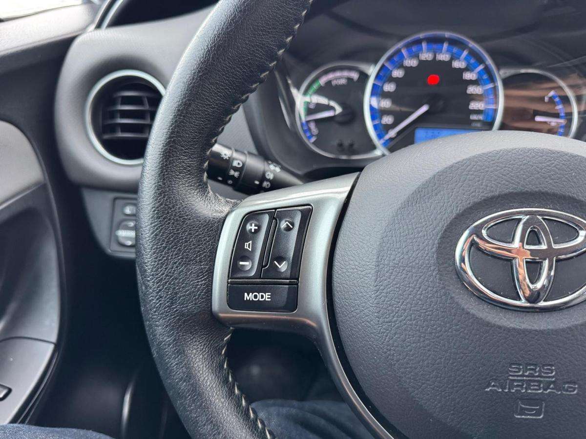 toyota-yaris-2015-hibrido-a-gasolina-1497cc