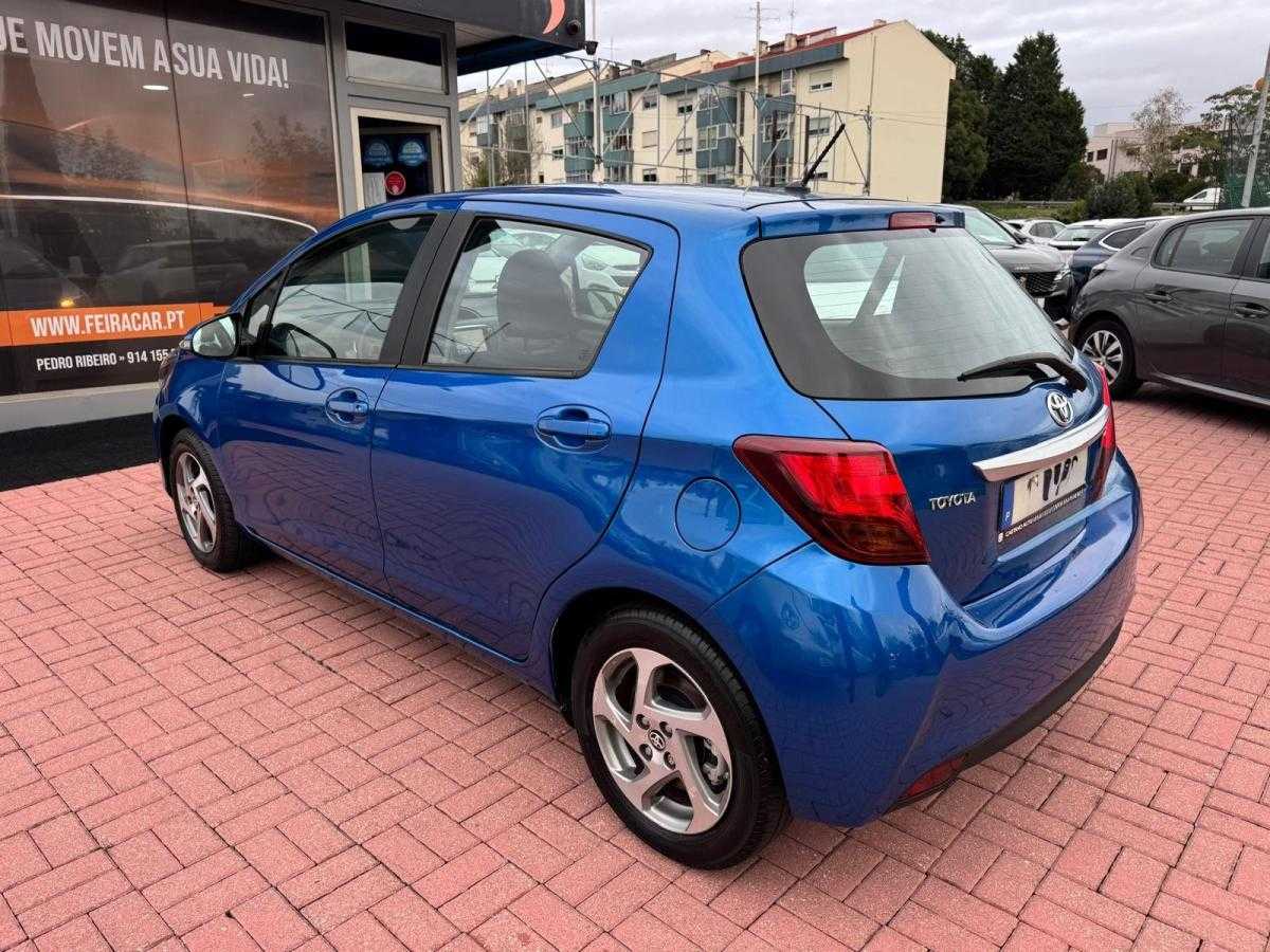 toyota-yaris-2015-hibrido-a-gasolina-1497cc