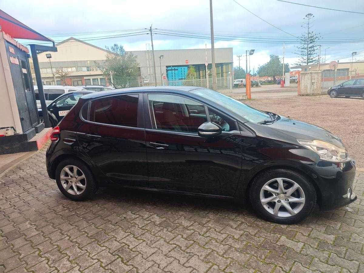 peugeot-208-2014-diesel-1560cc