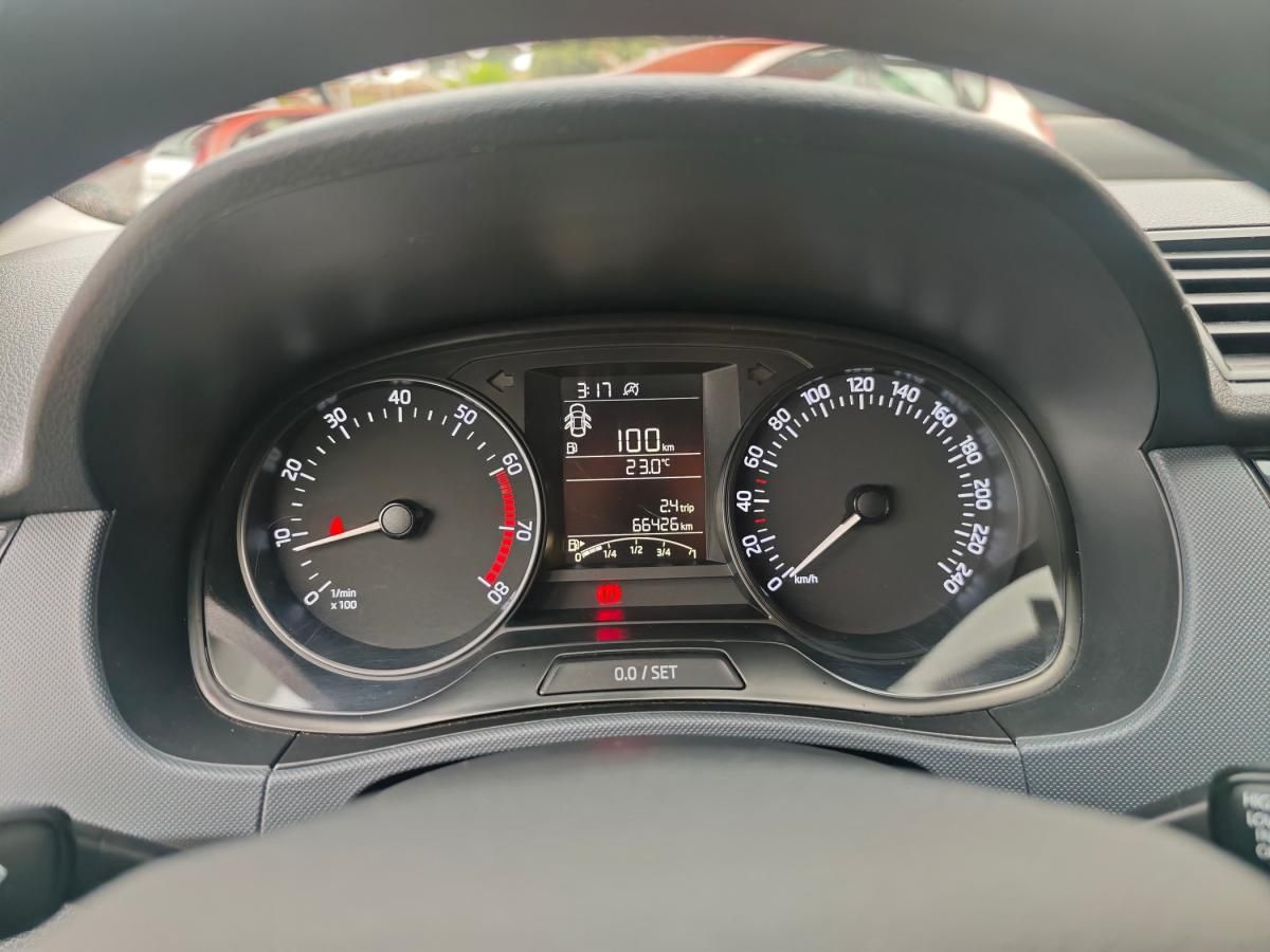 skoda-fabia-2017-gasolina-999cc