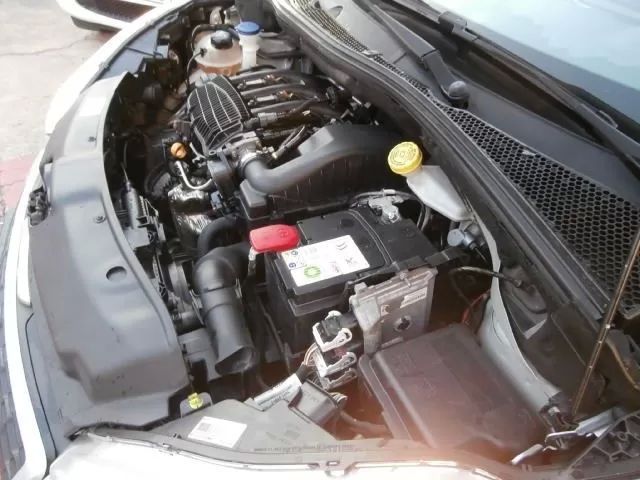 peugeot-208-2014-gasolina-999cc