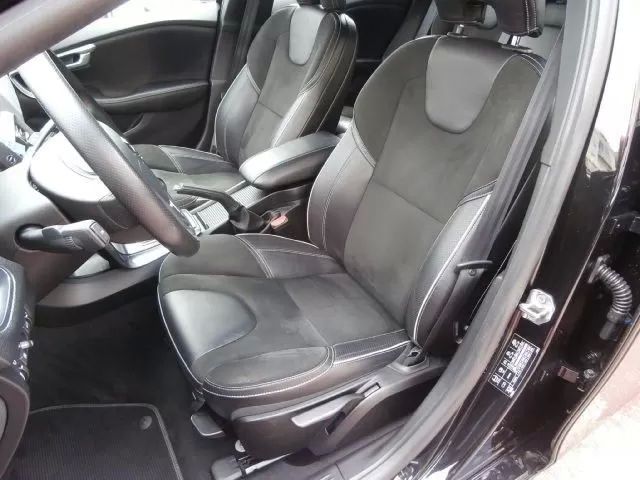 volvo-v40-2017-diesel-1969cc