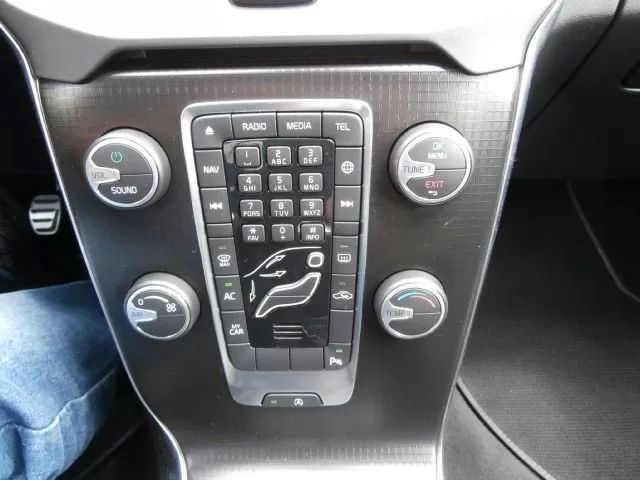 volvo-v40-2017-diesel-1969cc