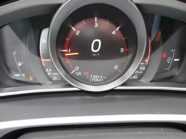 volvo-v40-2017-diesel-1969cc