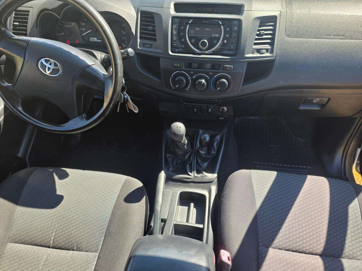 toyota-hilux-2015-diesel-2494cc