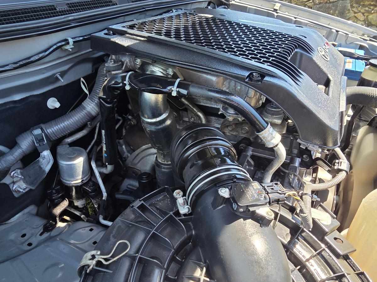 toyota-hilux-2015-diesel-2494cc