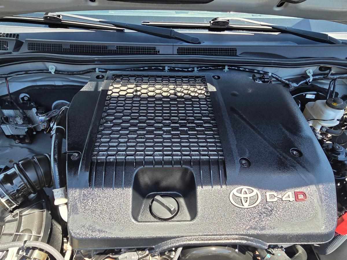 toyota-hilux-2015-diesel-2494cc