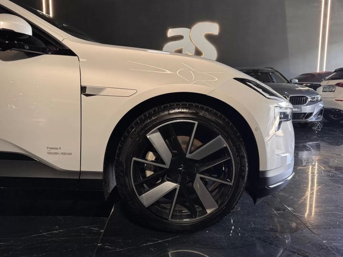 polestar-4-2024-eletrico-200cc