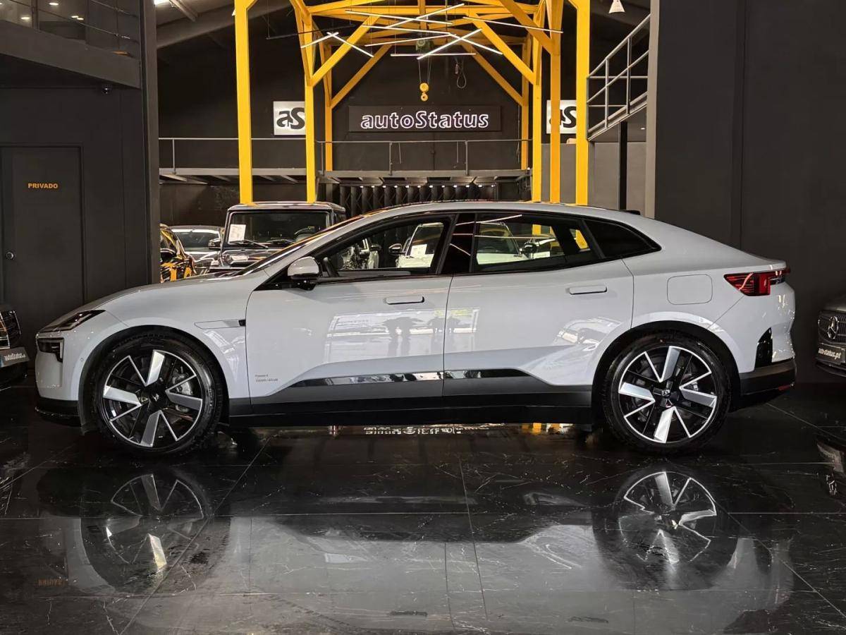 polestar-4-2024-eletrico-200cc
