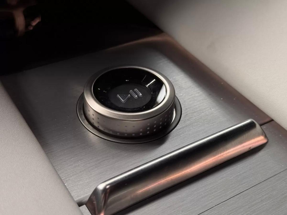 polestar-4-2024-eletrico-200cc