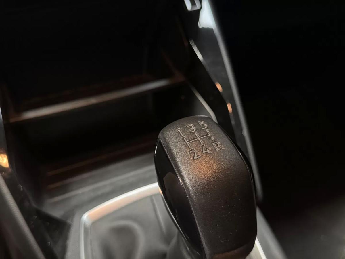 peugeot-208-2021-gasolina-1199cc