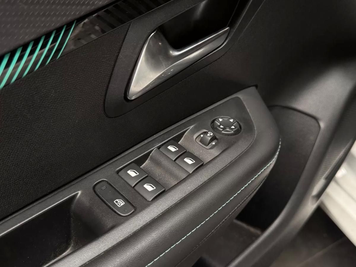 peugeot-208-2023-gasolina-1199cc