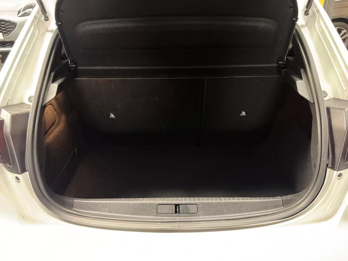 peugeot-208-2023-gasolina-1199cc