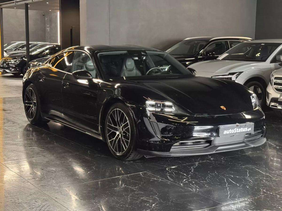 porsche-taycan-2023-eletrico-200cc