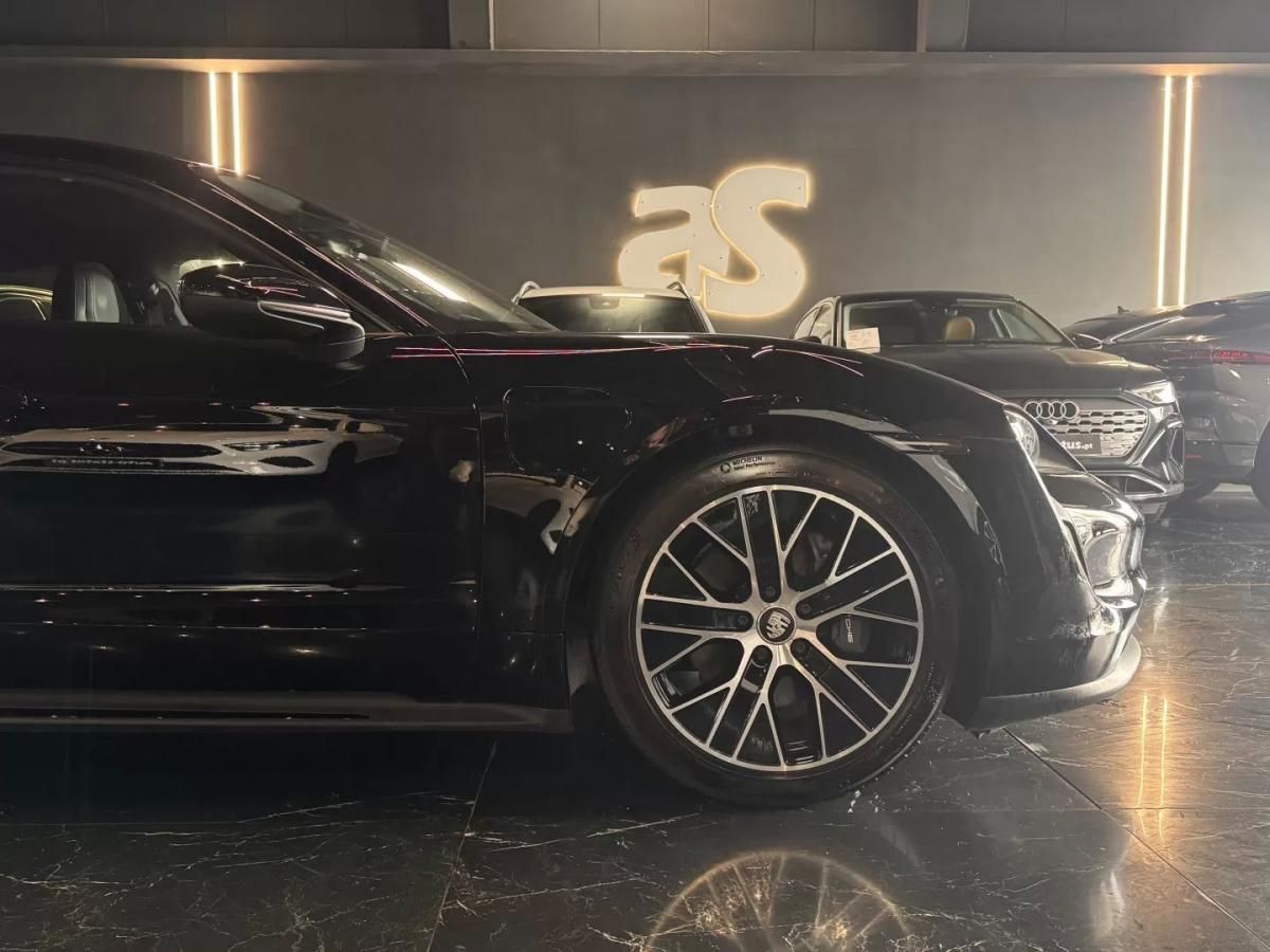 porsche-taycan-2023-eletrico-200cc