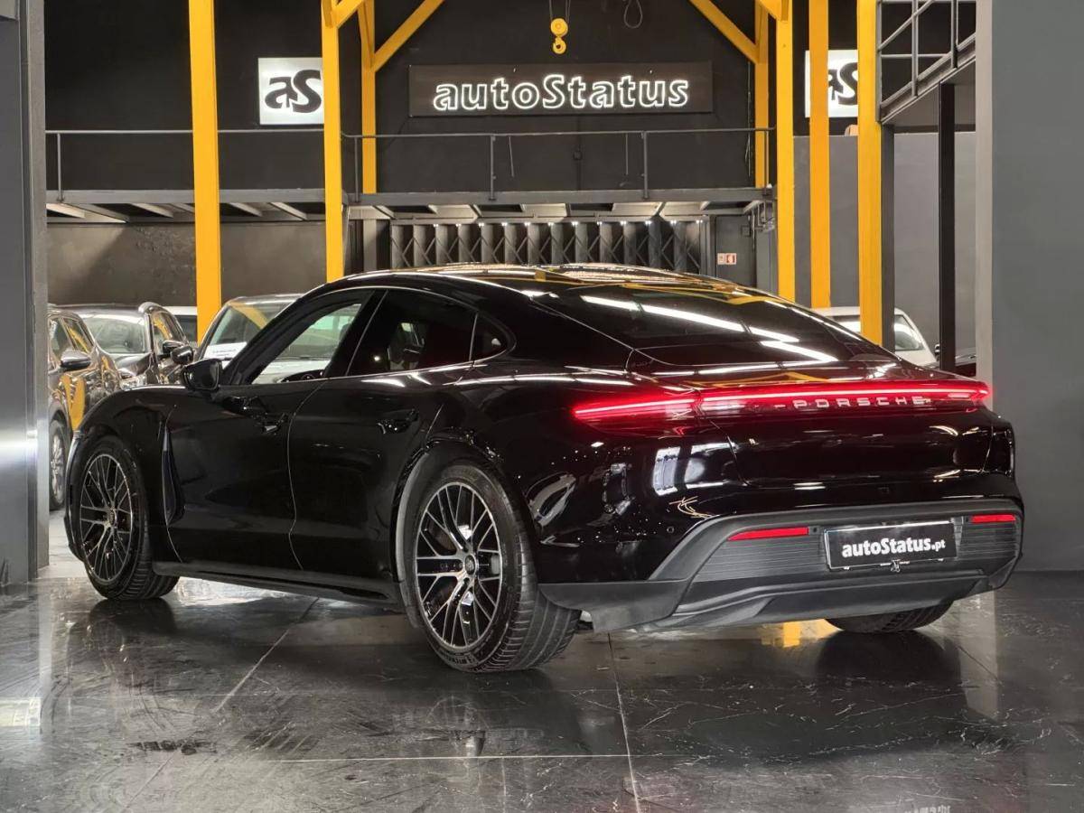 porsche-taycan-2023-eletrico-200cc