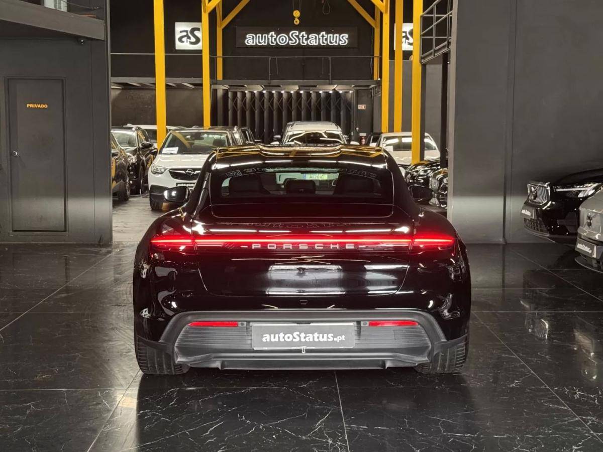 porsche-taycan-2023-eletrico-200cc