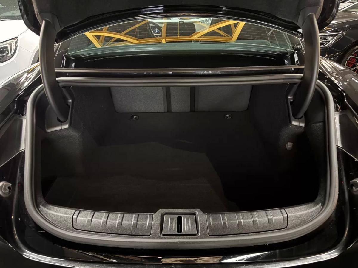 porsche-taycan-2023-eletrico-200cc