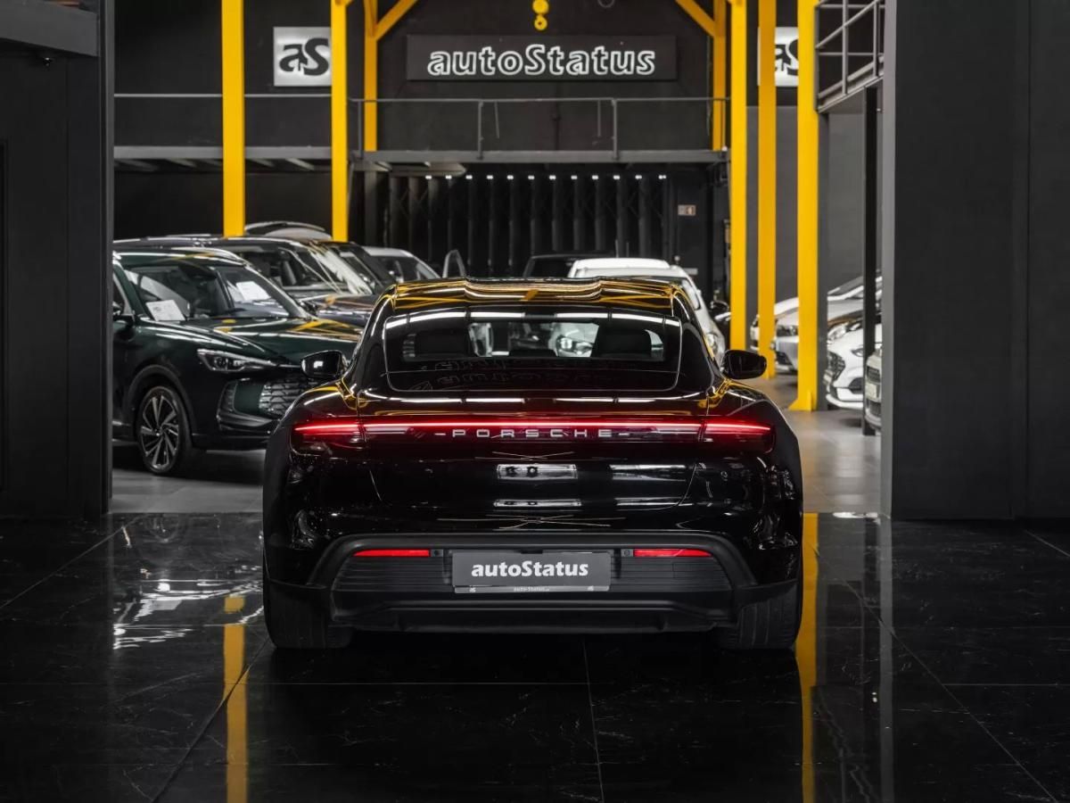 porsche-taycan-2023-eletrico-200cc