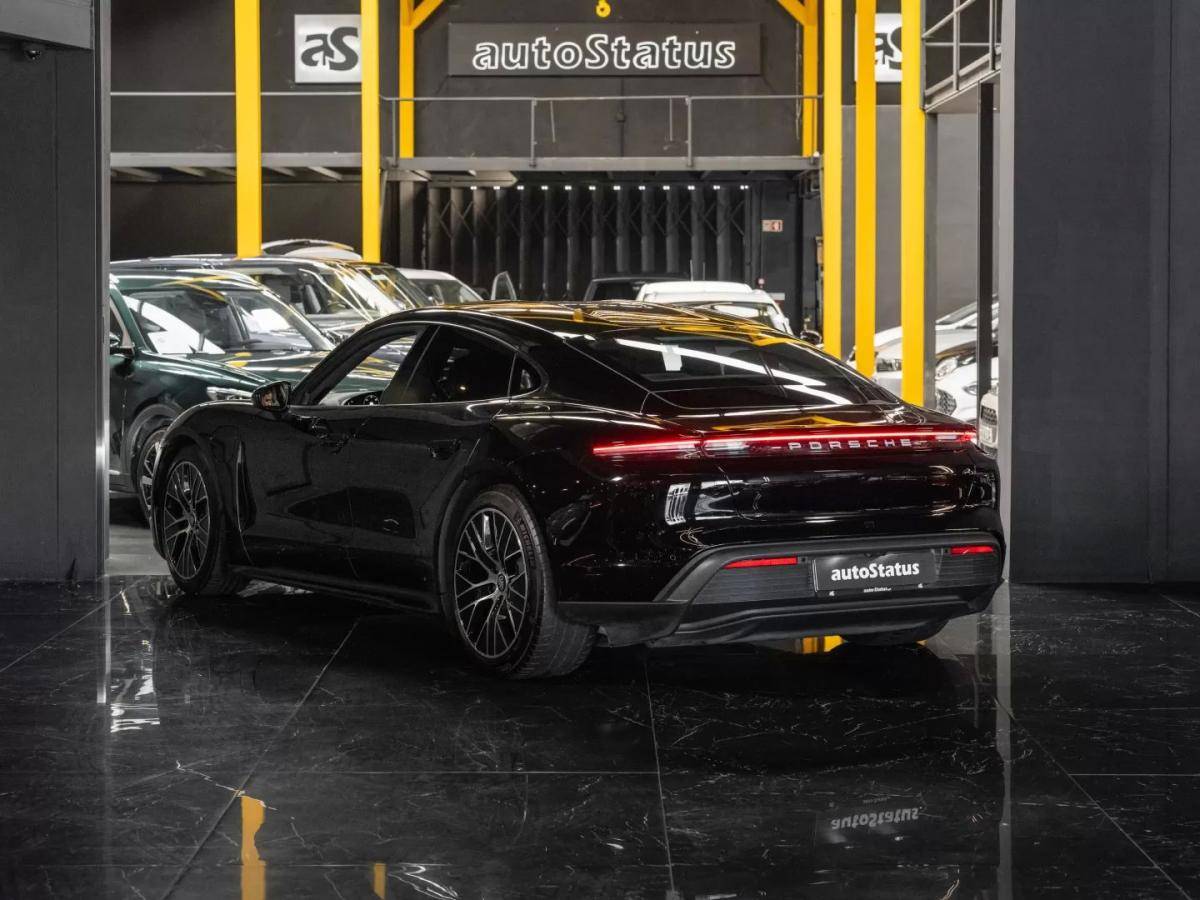 porsche-taycan-2023-eletrico-200cc