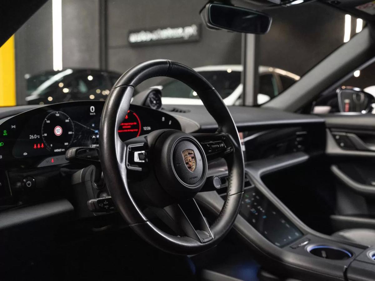 porsche-taycan-2023-eletrico-200cc
