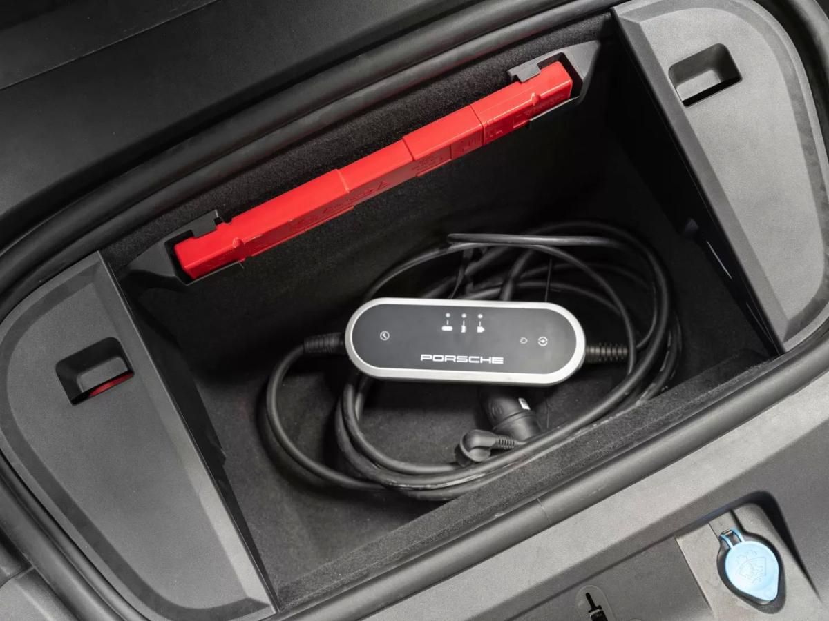 porsche-taycan-2023-eletrico-200cc