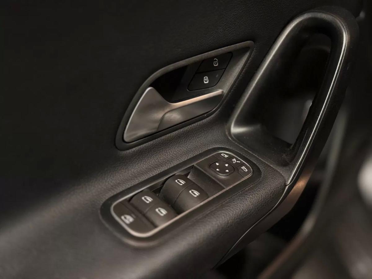 mercedes-benz-classe-a-2022-hibrido-1332cc