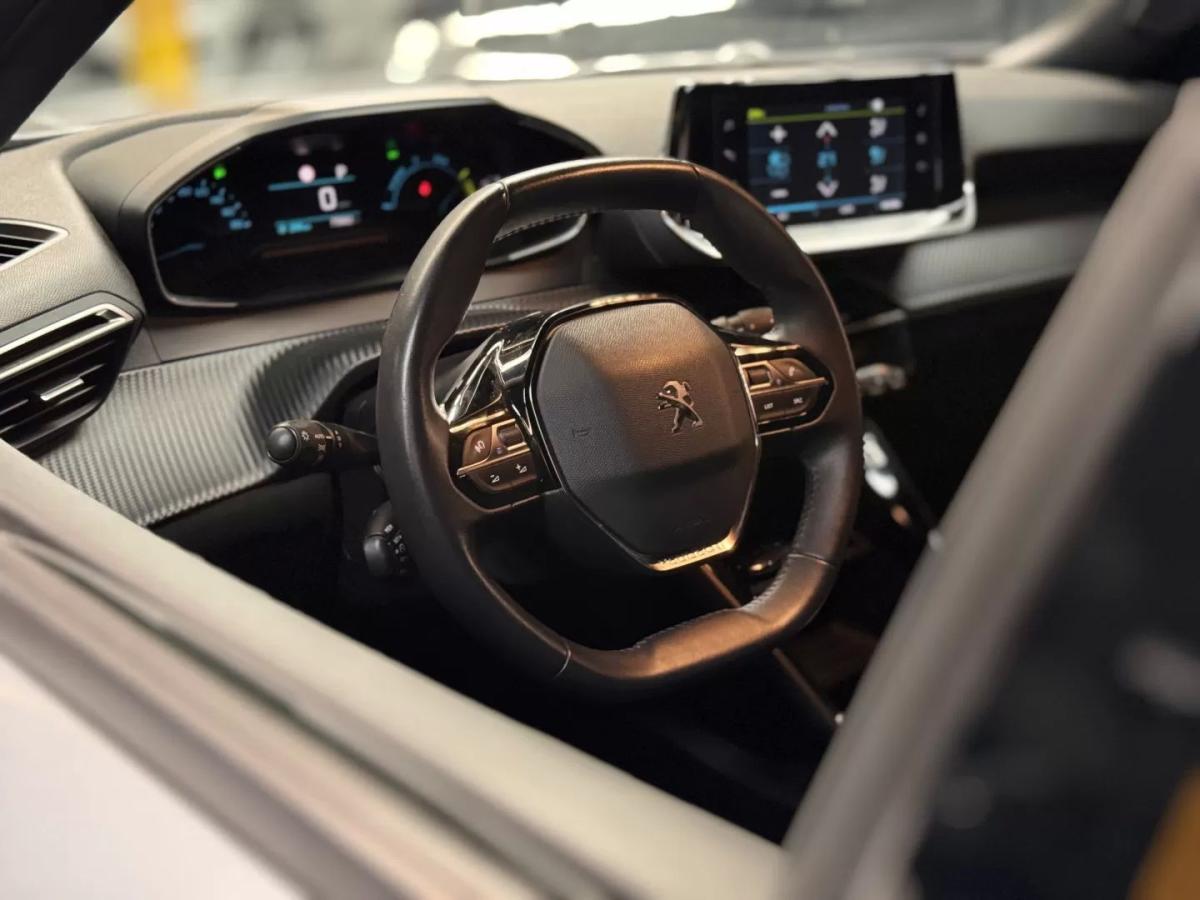 peugeot-e-2008-2023-eletrico-0cc