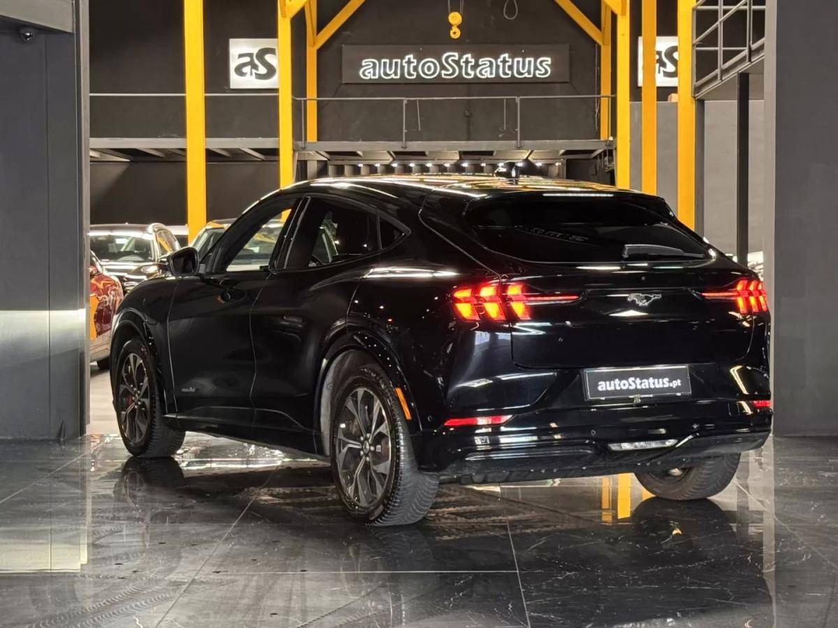 ford-mustang-mach-e-2024-eletrico-200cc