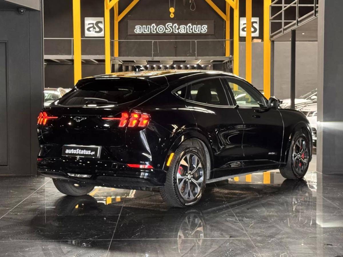 ford-mustang-mach-e-2024-eletrico-200cc