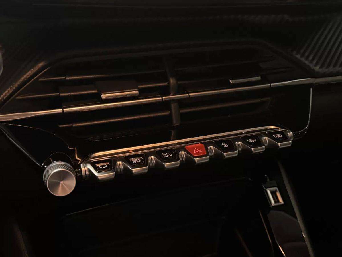 peugeot-208-2023-gasolina-1199cc