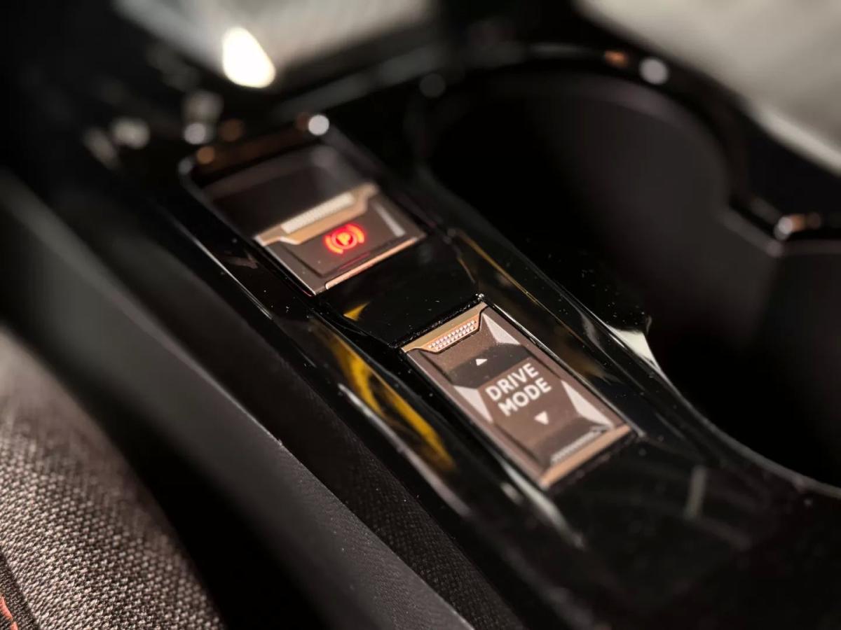 peugeot-e-2008-2023-eletrico-0cc