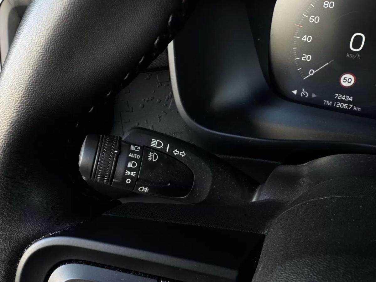 volvo-xc40-2023-hibrido-1477cc