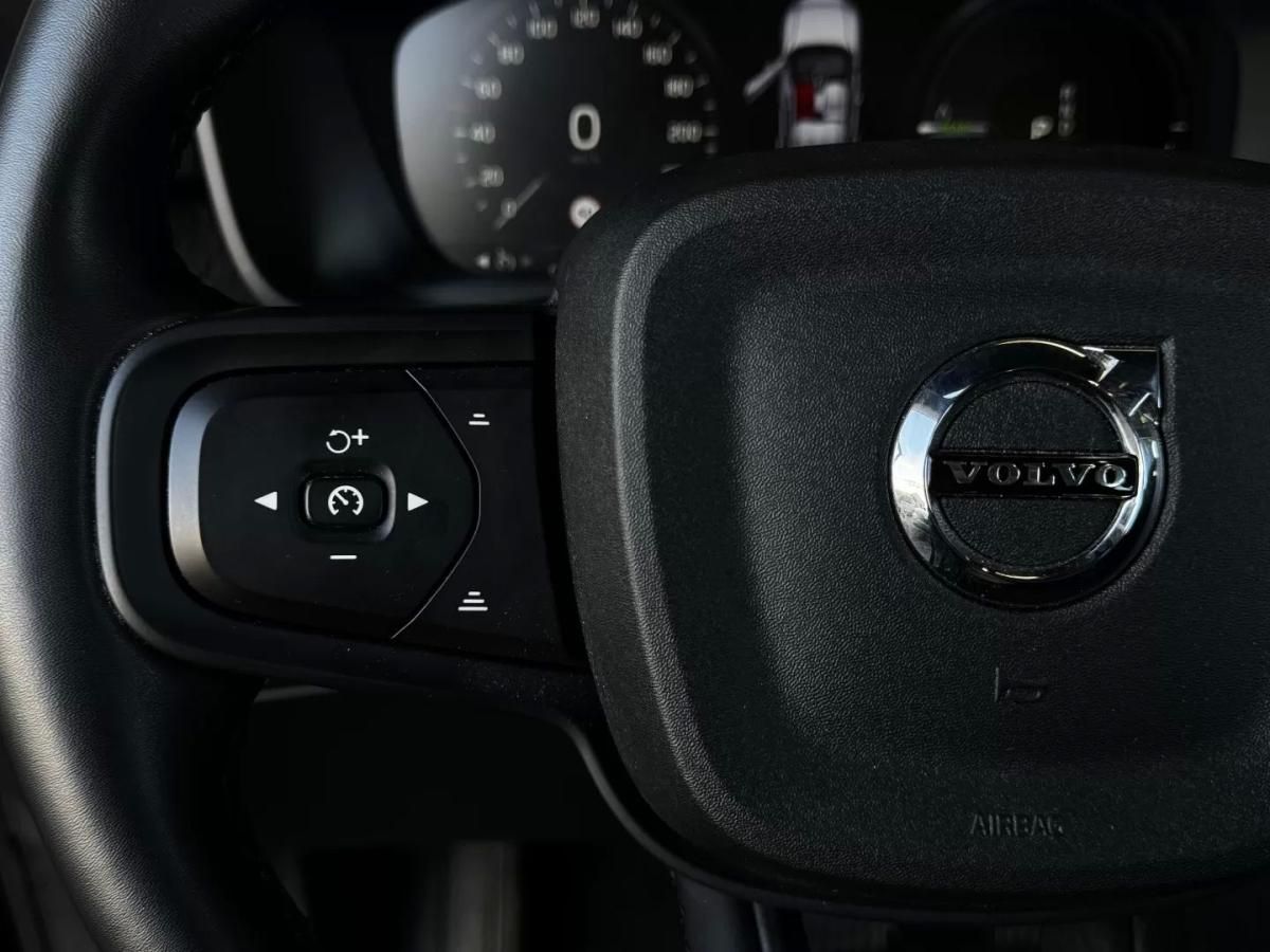volvo-xc40-2023-hibrido-1477cc