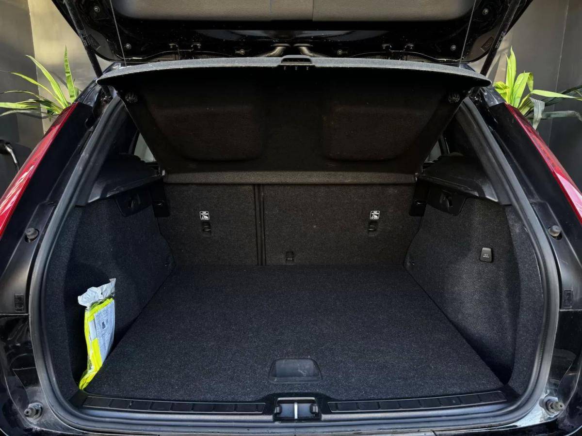 volvo-xc40-2023-hibrido-1477cc