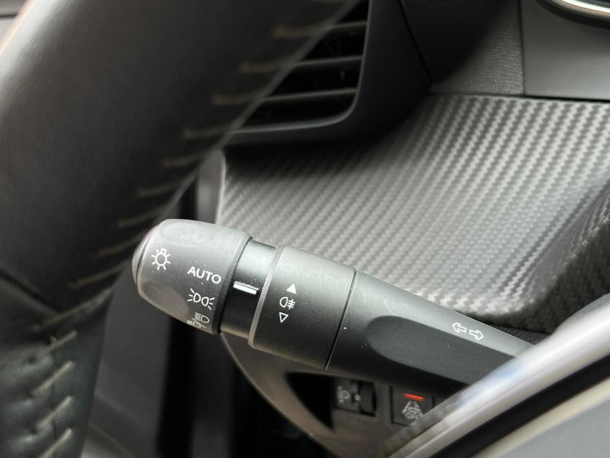 peugeot-208-2023-gasolina-1199cc